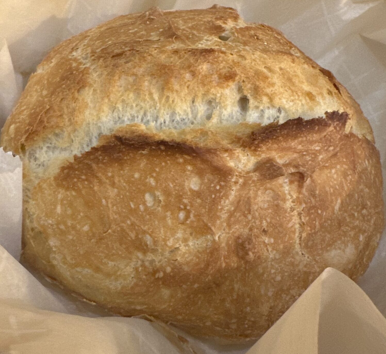 Easy homemade baked bread round loaf in dutch oven. Start to Finish 3 hours